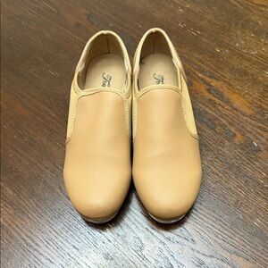 Theatricals style T9100c kids size 1 tap shoes.
